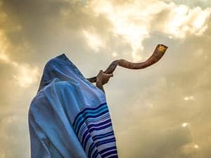Jewish man blowing shofar
