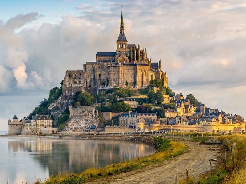 Le Central - Mont Saint-Michel Normandy Destination